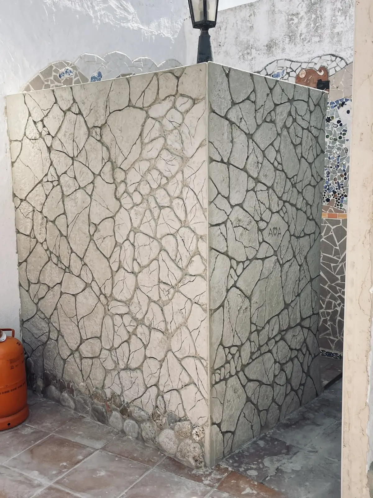 Muro tematizado artístico piedra